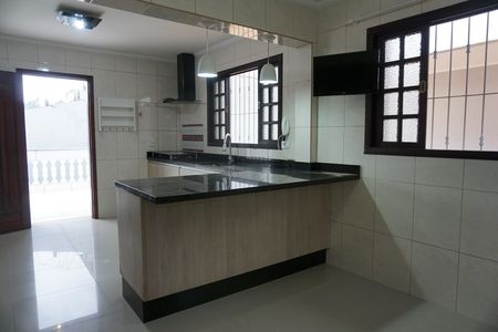 Casa para alugar com 220m², 4 quartos e 5 vagasCozinha