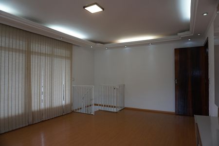 Casa para alugar com 220m², 4 quartos e 5 vagasSala