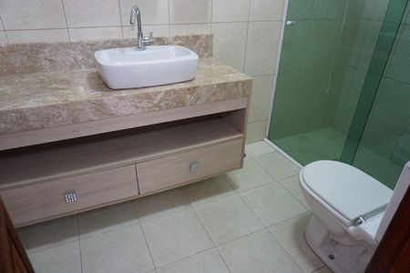 Casa para alugar com 220m², 4 quartos e 5 vagasBanheiro Social 1