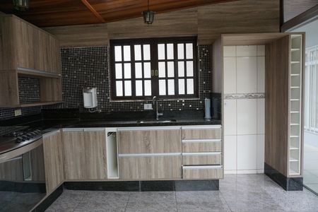 Casa para alugar com 220m², 4 quartos e 5 vagasChurrasqueira