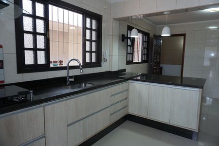 Casa para alugar com 220m², 4 quartos e 5 vagasCozinha