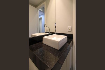 Apartamento à venda com 70m², 2 quartos e 1 vaga Apartamento à venda com 70m², 2 quartos e 1 vagaBanheiro