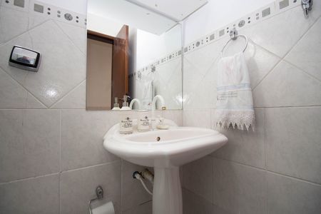 Casa à venda com 280m², 4 quartos e 5 vagas Casa à venda com 280m², 4 quartos e 5 vagasBanheiro Social