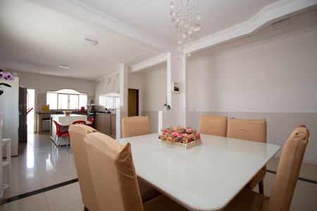 Casa à venda com 280m², 4 quartos e 5 vagas Casa à venda com 280m², 4 quartos e 5 vagasSala 3