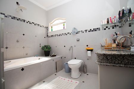 Casa à venda com 280m², 4 quartos e 5 vagas Casa à venda com 280m², 4 quartos e 5 vagasBanheiro da Suíte Master