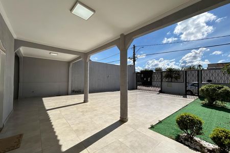 Casa à venda com 280m², 4 quartos e 5 vagas Casa à venda com 280m², 4 quartos e 5 vagasVaranda