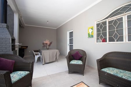 Casa à venda com 280m², 4 quartos e 5 vagas Casa à venda com 280m², 4 quartos e 5 vagasChurrasqueira