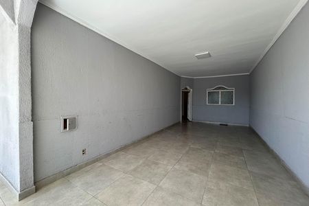 Casa à venda com 280m², 4 quartos e 5 vagas Casa à venda com 280m², 4 quartos e 5 vagasGaragem