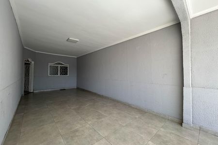 Casa à venda com 280m², 4 quartos e 5 vagas Casa à venda com 280m², 4 quartos e 5 vagasGaragem