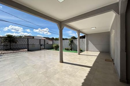 Casa à venda com 280m², 4 quartos e 5 vagas Casa à venda com 280m², 4 quartos e 5 vagasVaranda