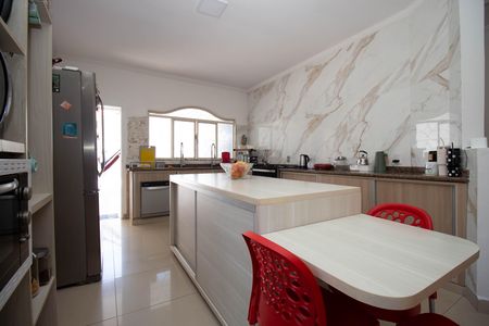 Casa à venda com 280m², 4 quartos e 5 vagas Casa à venda com 280m², 4 quartos e 5 vagasCozinha