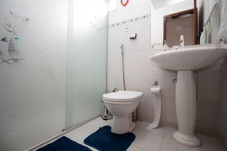 Casa à venda com 280m², 4 quartos e 5 vagas Casa à venda com 280m², 4 quartos e 5 vagasBanheiro Social