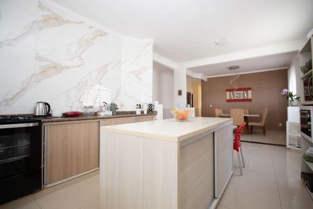 Casa à venda com 280m², 4 quartos e 5 vagas Casa à venda com 280m², 4 quartos e 5 vagasCozinha