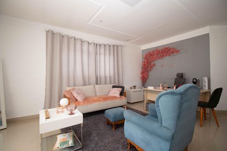 Casa à venda com 280m², 4 quartos e 5 vagas Casa à venda com 280m², 4 quartos e 5 vagasSala 1