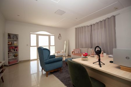 Casa à venda com 280m², 4 quartos e 5 vagas Casa à venda com 280m², 4 quartos e 5 vagasSala 1