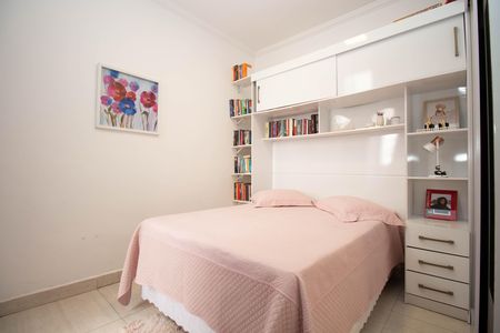 Casa à venda com 280m², 4 quartos e 5 vagas Casa à venda com 280m², 4 quartos e 5 vagasQuarto 2