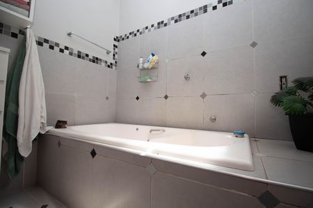 Casa à venda com 280m², 4 quartos e 5 vagas Casa à venda com 280m², 4 quartos e 5 vagasBanheiro da Suíte Master