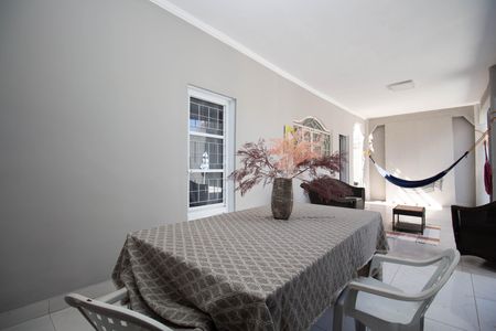 Casa à venda com 280m², 4 quartos e 5 vagas Casa à venda com 280m², 4 quartos e 5 vagasChurrasqueira