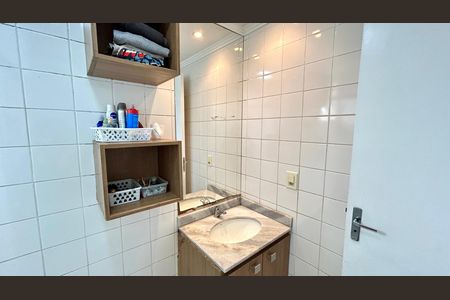 Apartamento para alugar com 55m², 2 quartos e 1 vaga Apartamento para alugar com 55m², 2 quartos e 1 vagaBanheiro da Suíte