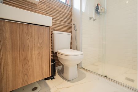 Apartamento à venda com 77m², 2 quartos e 1 vaga Apartamento à venda com 77m², 2 quartos e 1 vagaBanheiro da Suíte 1