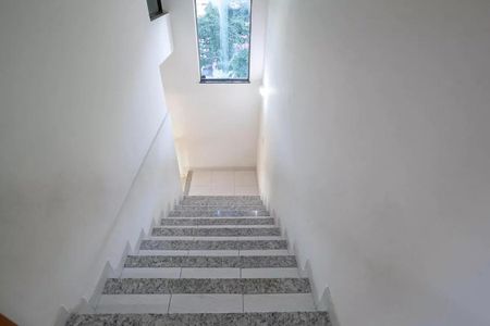 Apartamento à venda com 175m², 4 quartos e 2 vagas Apartamento à venda com 175m², 4 quartos e 2 vagasEscada
