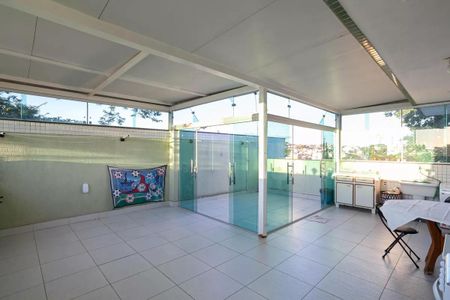 Apartamento à venda com 175m², 4 quartos e 2 vagas Apartamento à venda com 175m², 4 quartos e 2 vagasÁrea Comum
