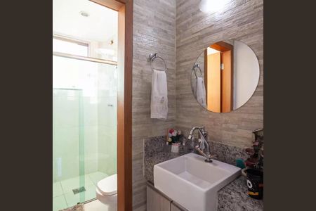 Apartamento à venda com 175m², 4 quartos e 2 vagas Apartamento à venda com 175m², 4 quartos e 2 vagasBanheiro da Suíte 2