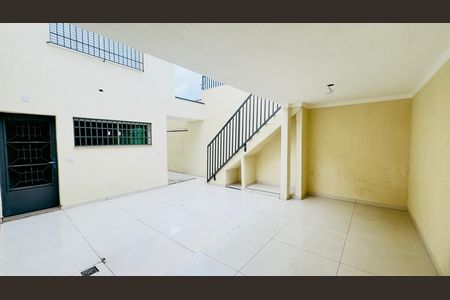 Quintal de casa à venda com 3 quartos, 195m² em Jardim Santa Mena, Guarulhos