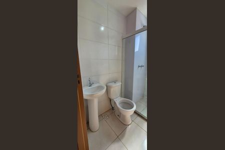 Banheiro de apartamento para alugar com 2 quartos, 47m² em Taquara, Rio de Janeiro
