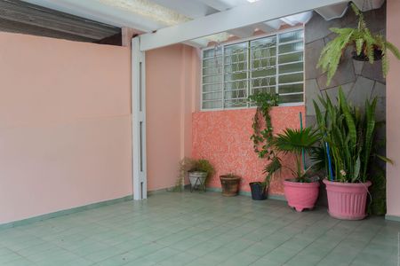 Casa à venda com 155m², 4 quartos e 2 vagas Casa à venda com 155m², 4 quartos e 2 vagasGaragem