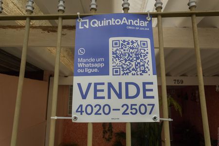 Casa à venda com 155m², 4 quartos e 2 vagas Casa à venda com 155m², 4 quartos e 2 vagasFachada