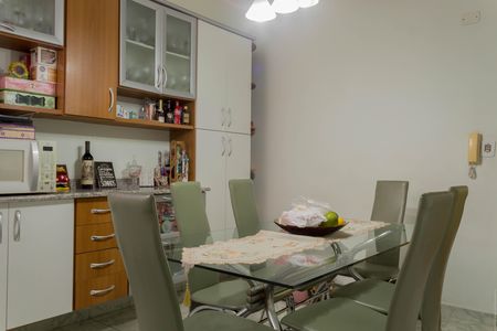 Casa à venda com 155m², 4 quartos e 2 vagas Casa à venda com 155m², 4 quartos e 2 vagasCozinha