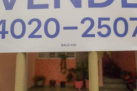 Casa à venda com 155m², 4 quartos e 2 vagas Casa à venda com 155m², 4 quartos e 2 vagasFachada