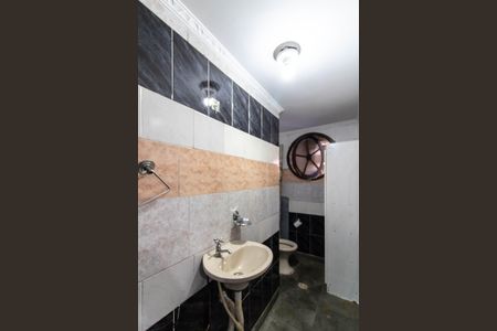 Casa para alugar com 180m², 2 quartos e 3 vagas Casa para alugar com 180m², 2 quartos e 3 vagasBanheiro da Garagem