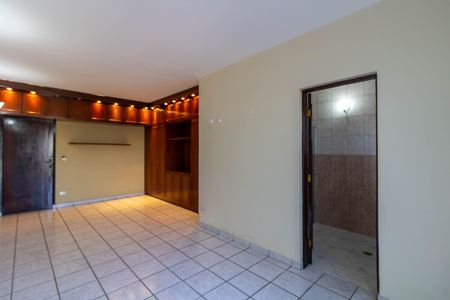 Casa para alugar com 180m², 2 quartos e 3 vagas Casa para alugar com 180m², 2 quartos e 3 vagasSuíte
