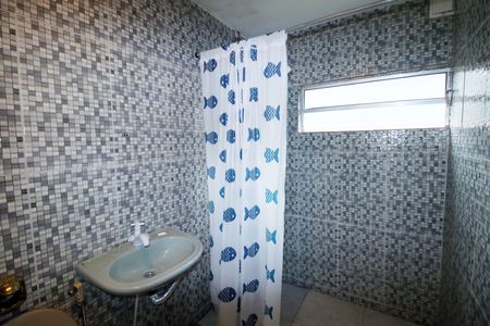 Banheiro de kitnet/studio para alugar com 1 quarto, 20m² em Brás de Pina, Rio de Janeiro