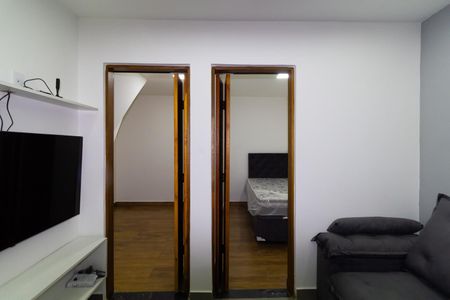 Sala de apartamento para alugar com 2 quartos, 34m² em Parque Santa Madalena, São Paulo