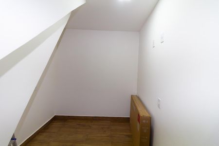 Quarto 1 de apartamento para alugar com 2 quartos, 34m² em Parque Santa Madalena, São Paulo
