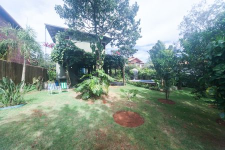 Quintal de casa de condomínio à venda com 3 quartos, 350m² em Casa Branca, Brumadinho