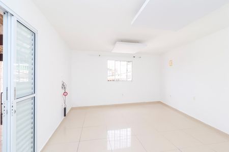 Sala de casa para alugar com 3 quartos, 60m² em Jardim Nélia, São Paulo