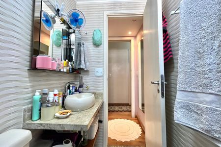 Apartamento à venda com 130m², 4 quartos e 2 vagas Apartamento à venda com 130m², 4 quartos e 2 vagasBanheiro da Suíte 1