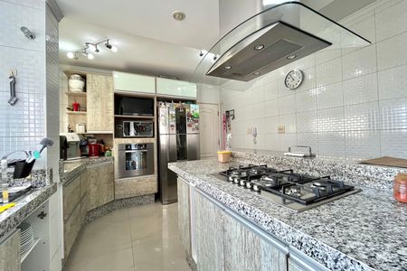 Apartamento à venda com 130m², 4 quartos e 2 vagas Apartamento à venda com 130m², 4 quartos e 2 vagasCozinha