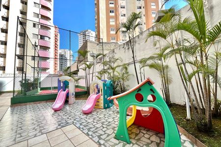 Apartamento à venda com 130m², 4 quartos e 2 vagas Apartamento à venda com 130m², 4 quartos e 2 vagasÁrea comum - Playground