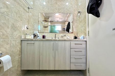 Apartamento à venda com 130m², 4 quartos e 2 vagas Apartamento à venda com 130m², 4 quartos e 2 vagasBanheiro da Suíte 2