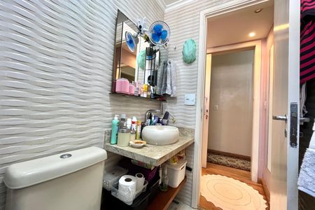 Apartamento à venda com 130m², 4 quartos e 2 vagas Apartamento à venda com 130m², 4 quartos e 2 vagasBanheiro da Suíte 1