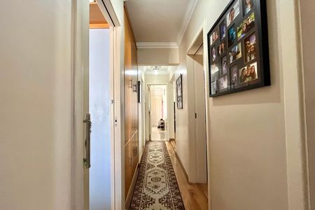 Apartamento à venda com 130m², 4 quartos e 2 vagas Apartamento à venda com 130m², 4 quartos e 2 vagasCorredor