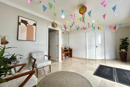Apartamento à venda com 130m², 4 quartos e 2 vagas Apartamento à venda com 130m², 4 quartos e 2 vagasHall social