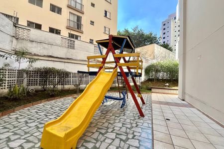Apartamento à venda com 130m², 4 quartos e 2 vagas Apartamento à venda com 130m², 4 quartos e 2 vagasÁrea comum - Playground