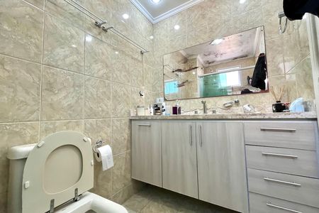 Apartamento à venda com 130m², 4 quartos e 2 vagas Apartamento à venda com 130m², 4 quartos e 2 vagasBanheiro da Suíte 2