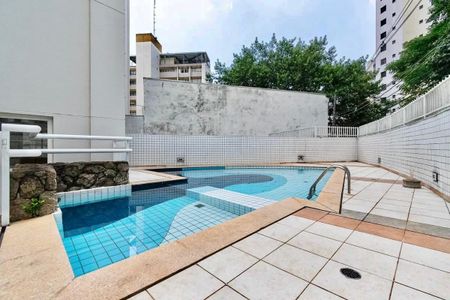 Apartamento à venda com 130m², 4 quartos e 2 vagas Apartamento à venda com 130m², 4 quartos e 2 vagasÁrea comum - Piscina